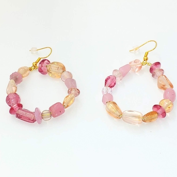 925075 Hand-made Assorted Pink Beaded Pierced Earrings - Picture 2 of 5